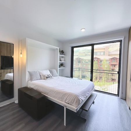 Slope Side Studio In The Heart Of Canyons Village With Heated Pool & Hot Tub! 帕克城 外观 照片