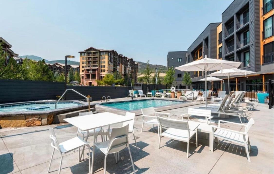 Slope Side Studio In The Heart Of Canyons Village With Heated Pool & Hot Tub! 帕克城 外观 照片